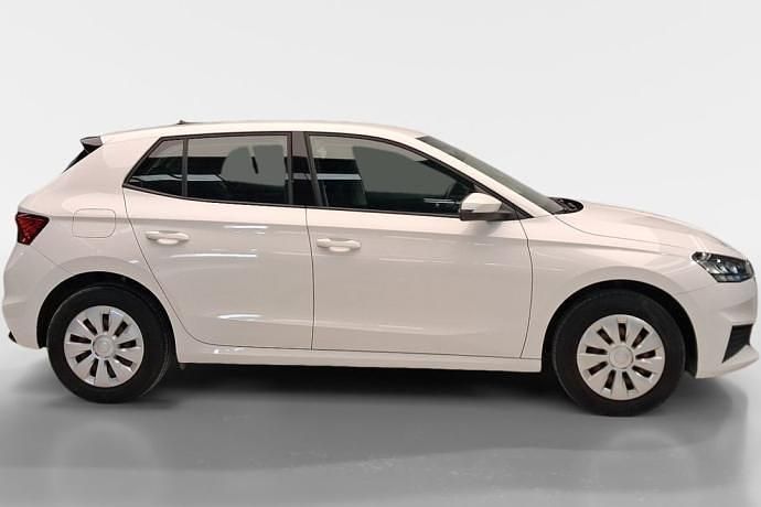 Usado Skoda Fabia Ambition 80 CV (58 kW) 2022 Blanco Utilitario