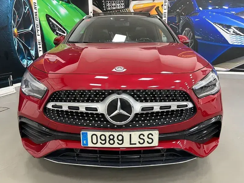 Usado Mercedes GLA200 163 CV (119 kW) 2022 Rojo SUV