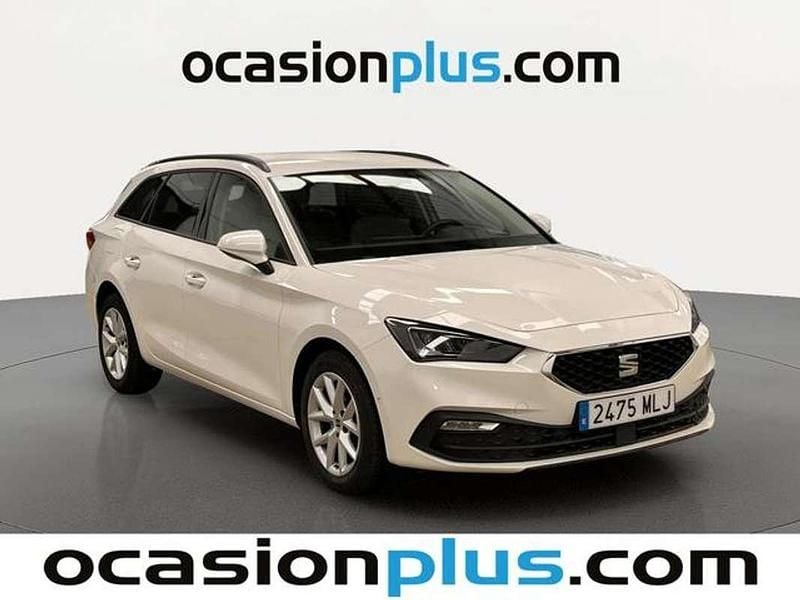 Usado Seat Leon ST Style 131 CV (96 kW) 2023 Blanco Familiar