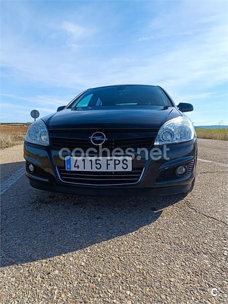Usado Opel Astra Cosmo 120 CV (88 kW) 2007 Negro Berlina