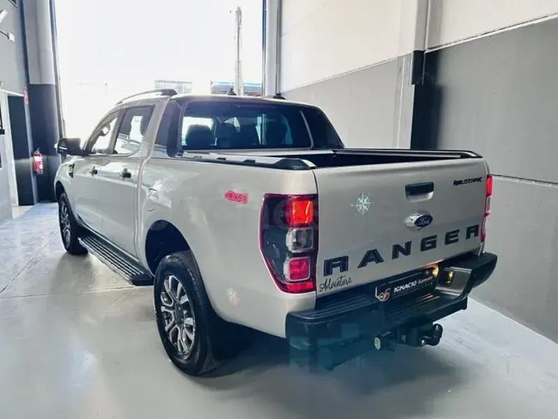Usado Ford Ranger Wildtrack 213 CV (156 kW) 2022 Gris / plata Pickup/Camioneta
