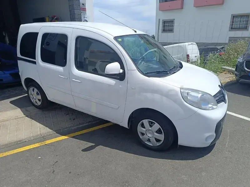 Usado Renault Kangoo 90 CV (66 kW) 2018 Blanco Monovolumen