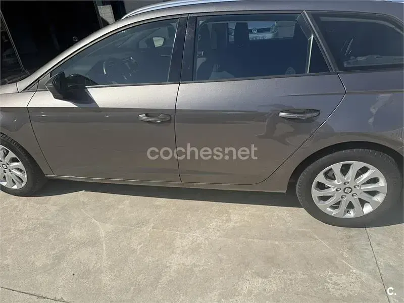 Usado Seat Leon ST Style 105 HP (77 kW) 2014 Cinzento Carrinha