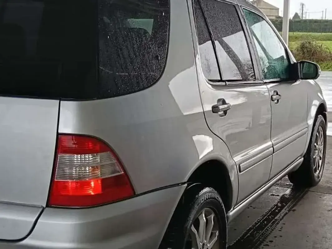 Usado Mercedes ML350 250 CV (183 kW) 2004 Gris SUV