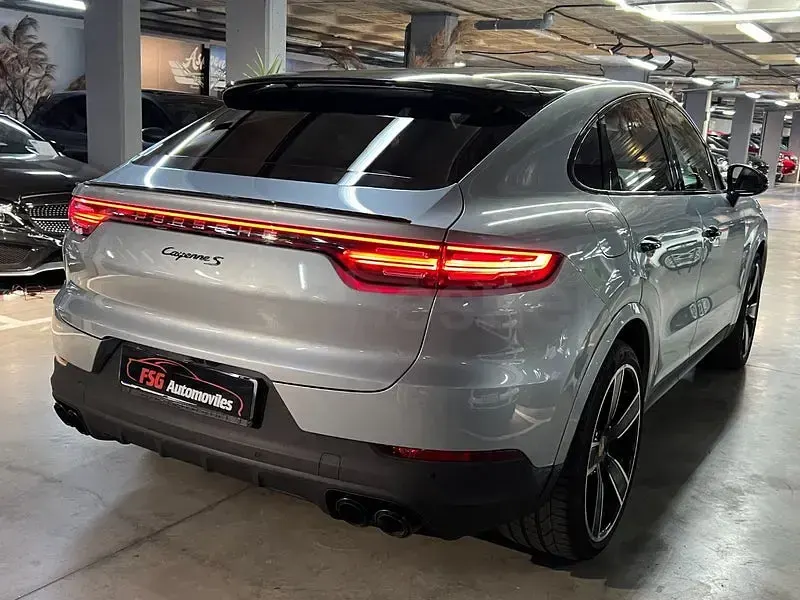 Usado Porsche Cayenne 440 CV (323 kW) 2020 Gris / plata SUV