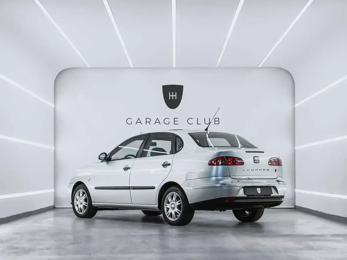 Begagnad Seat Cordoba Sport 101 HK (74 kW) 2007 Grå Sedan