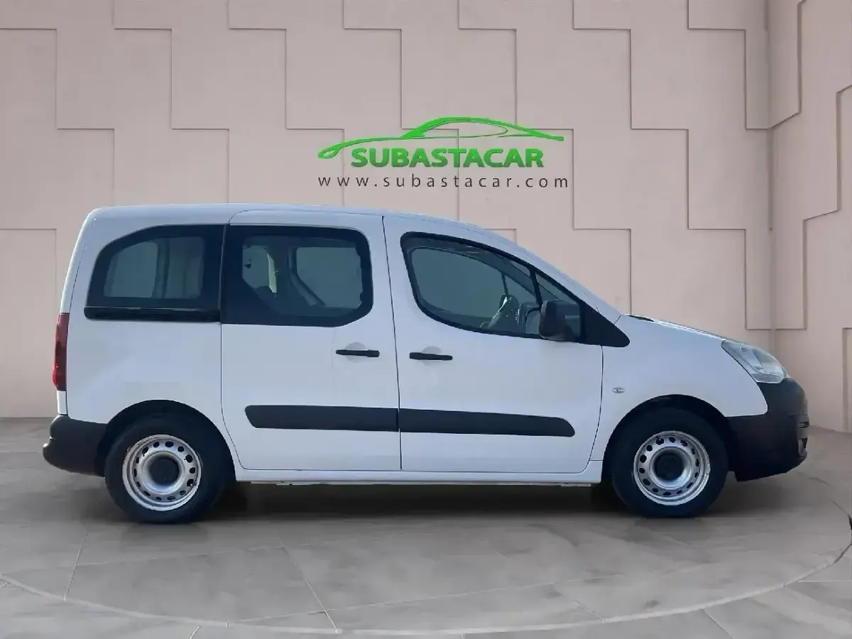 Usado Peugeot Partner Tepee Access 75 CV (55 kW) 2018 Blanco Monovolumen