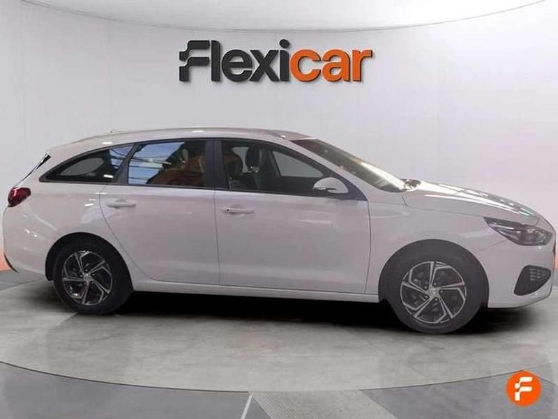 Usado Hyundai i30 117 CV (86 kW) 2022 Blanco Berlina