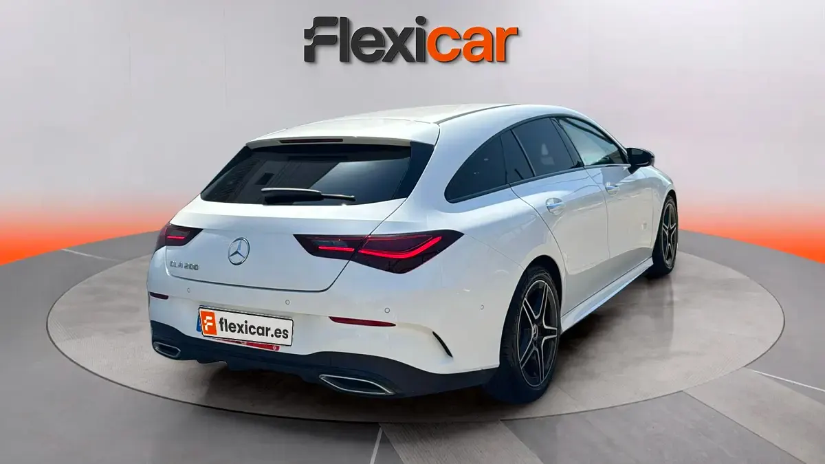Usado Mercedes CLA200 Shooting Brake 163 CV (119 kW) 2024 Blanco Familiar