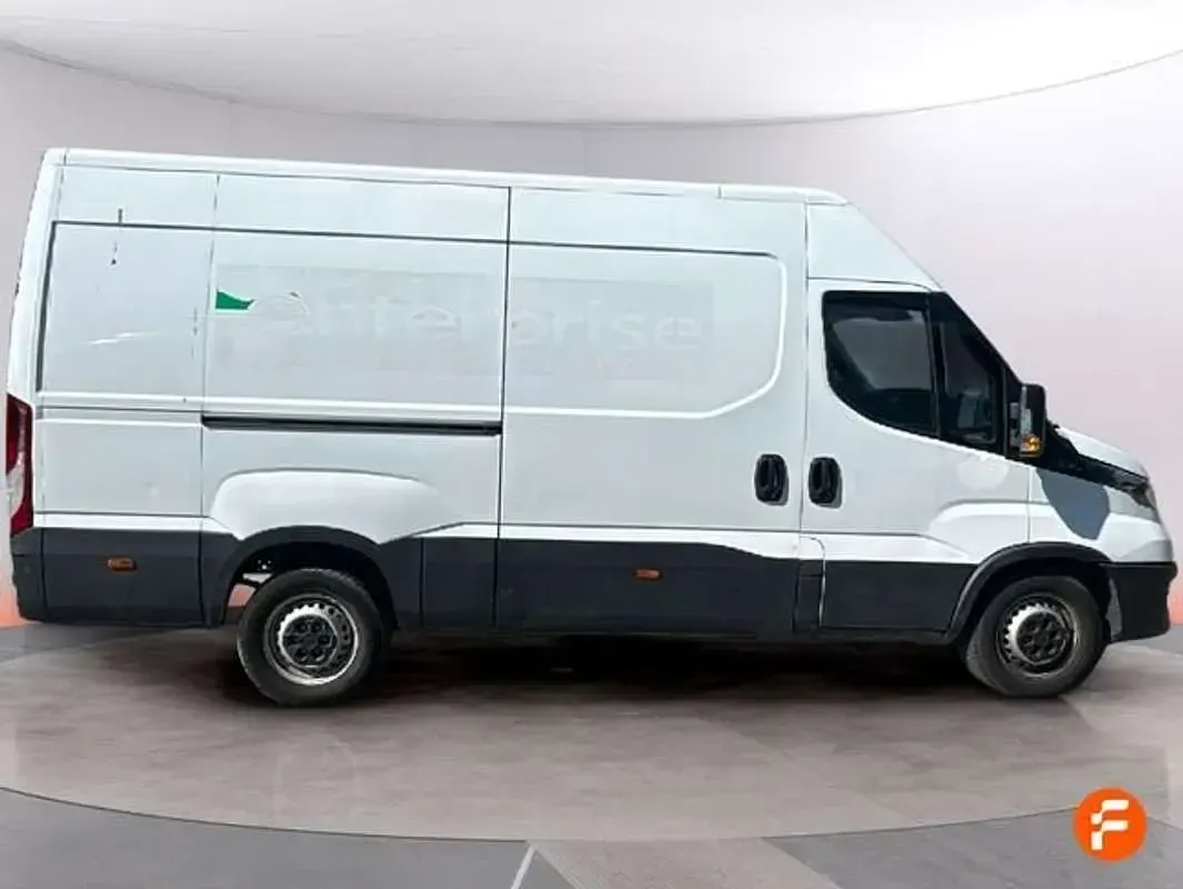 Usado Iveco Daily 156 CV (114 kW) 2023 Blanco Van