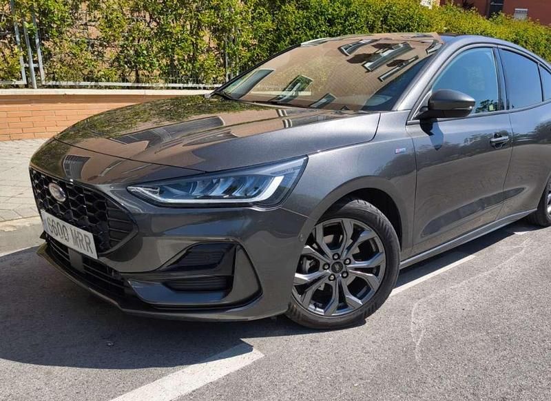 Usado Ford Focus ST-Line X 155 CV (114 kW) 2024 Gris Utilitario