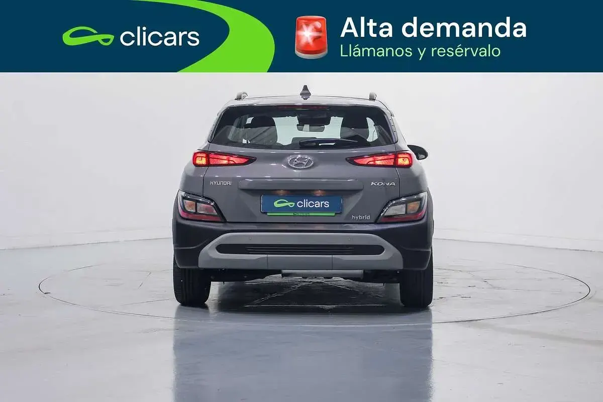 Usado Hyundai Kona 105 CV (77 kW) 2022 Gris SUV