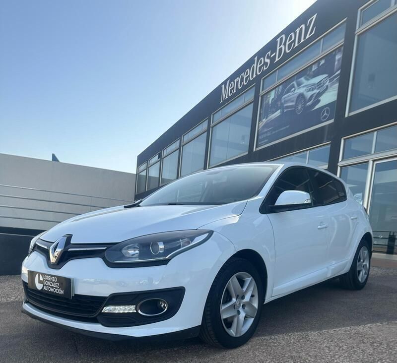 Blanco Usado 2016 Renault Mégane III Bose Edition | 9900 € (Un poco caro) - Imagen 1/4