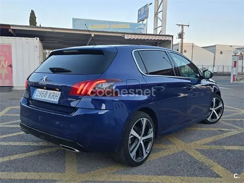 Usado Peugeot 308 GT-line 130 CV (95 kW) 2018 Azul Berlina