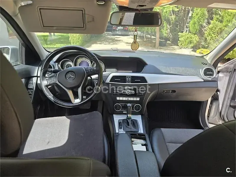 Usado Mercedes C220 Avantgarde 170 CV (125 kW) 2013 Gris / plata Berlina