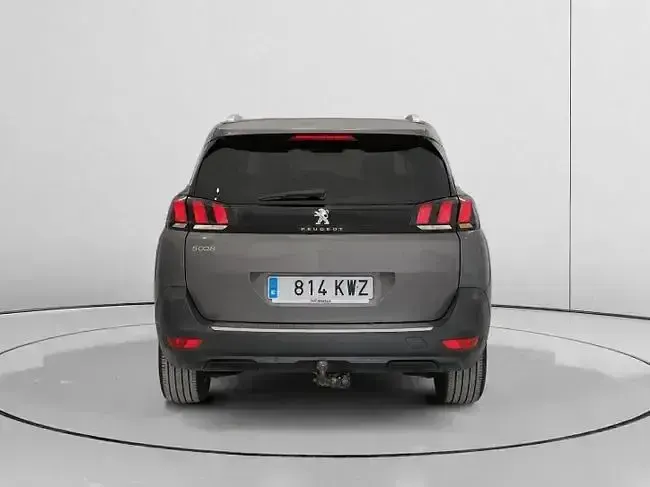 Usado Peugeot 5008 Allure 130 CV (95 kW) 2019 Gris SUV