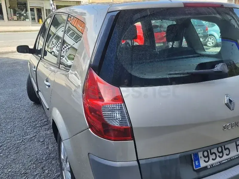 Usado Renault Grand Scénic II Dynamique 130 CV (95 kW) 2007 Beige Monovolumen