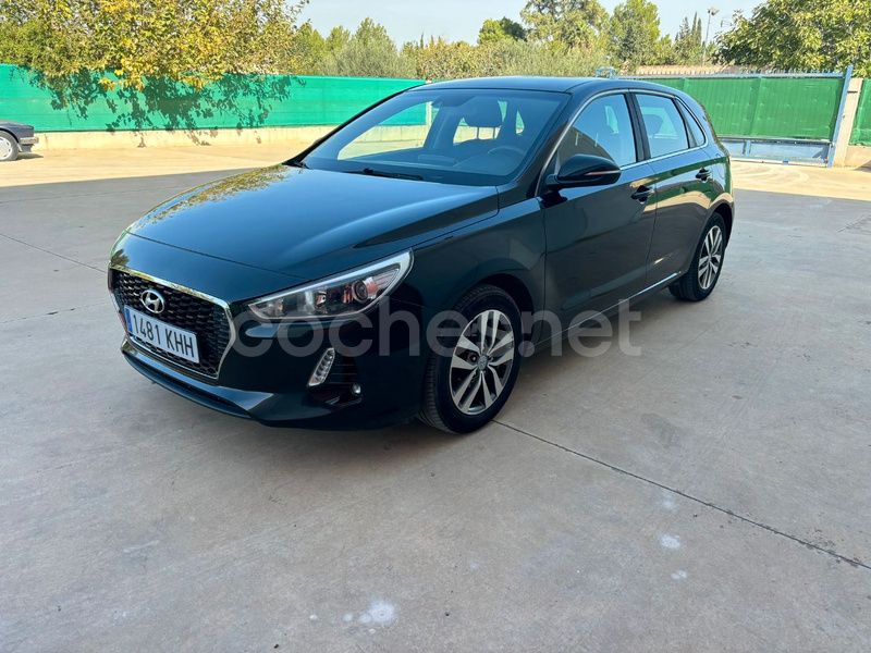 Negro Usado 2018 Hyundai i30 Berlina | 8999 € - Imagen 1/4