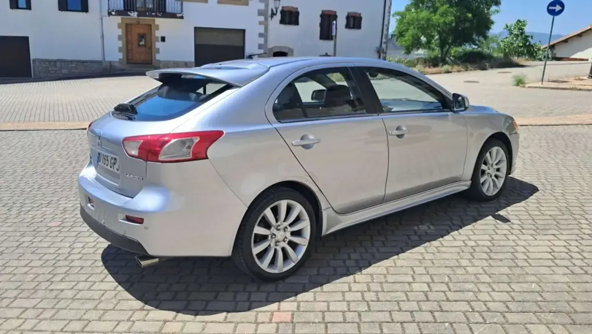 Usado Mitsubishi Lancer Instyle 140 CV (102 kW) 2009 Gris Berlina