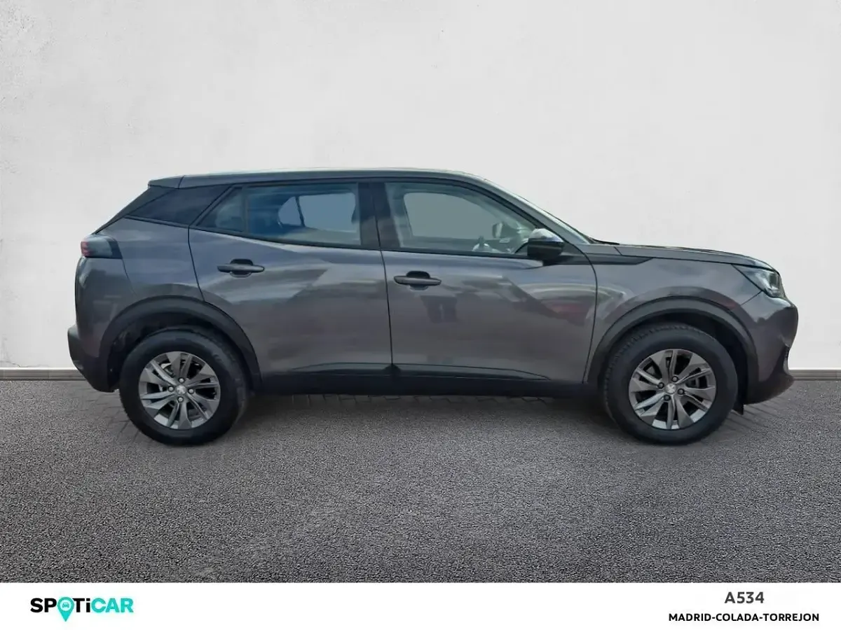 Usado Peugeot 2008 Active 110 CV (80 kW) 2022 Gris SUV