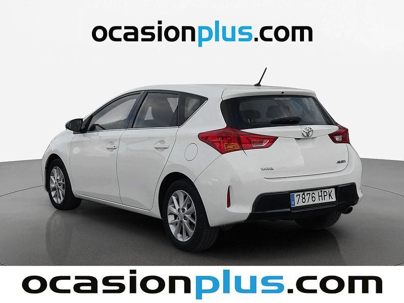 Usado Toyota Auris Active 132 CV (97 kW) 2013 Blanco Utilitario