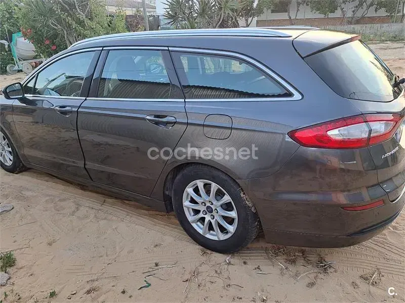 Usado Ford Mondeo Business Edition 120 CV (88 kW) 2018 Gris / plata Familiar