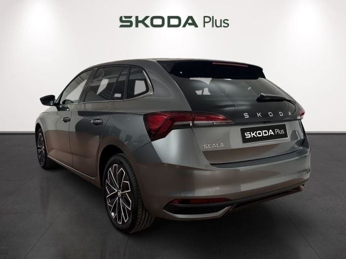 Gris Usado 2024 Skoda Scala Utilitario | 22.500 € (Precio justo) - Imagen 1/4
