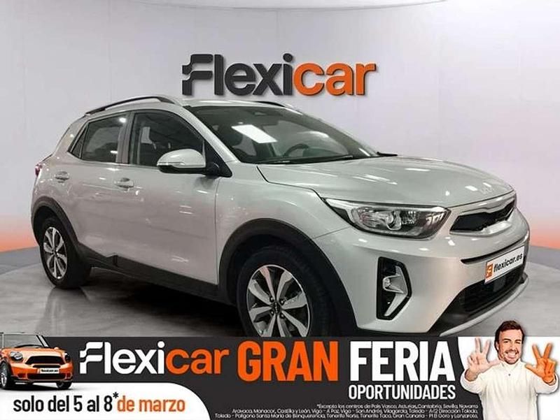 Usado Kia Stonic 101 CV (74 kW) 2022 Gris SUV