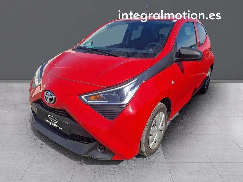 Rojo Usado 2022 Toyota Aygo X-play Utilitario | 11.500 € (Precio justo) - Imagen 1/4