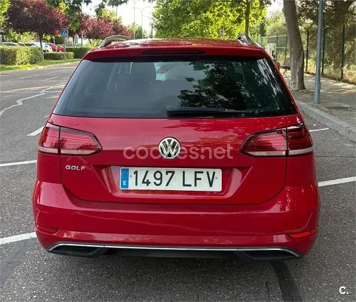 Usado VW Golf VII Advance 150 CV (110 kW) 2020 Rojo Familiar