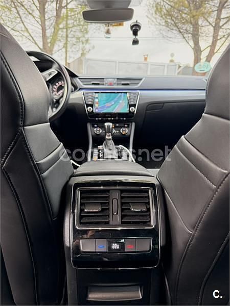 Usado Skoda Superb Ambition 150 CV (110 kW) 2015 Gris / plata Berlina