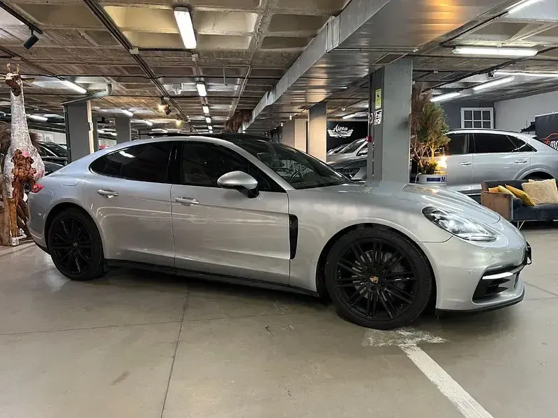Usado Porsche Panamera 4S Diesel 422 CV (310 kW) 2019 Gris / plata Utilitario