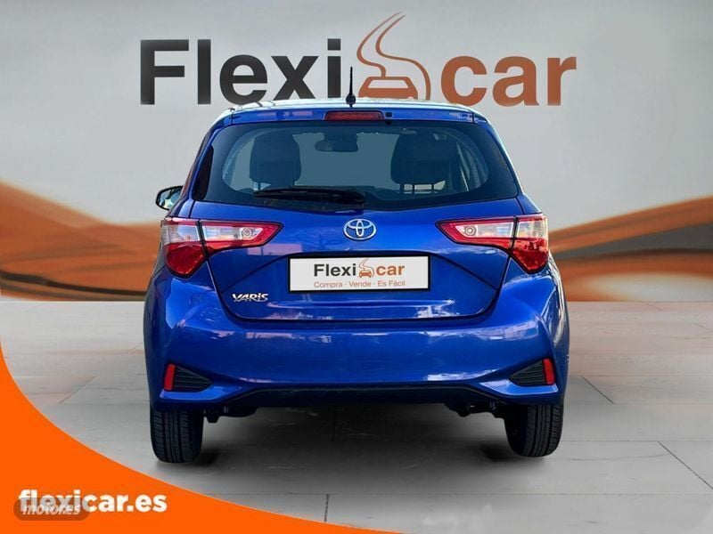 Usado Toyota Yaris Active 111 CV (81 kW) 2018 Azul Berlina