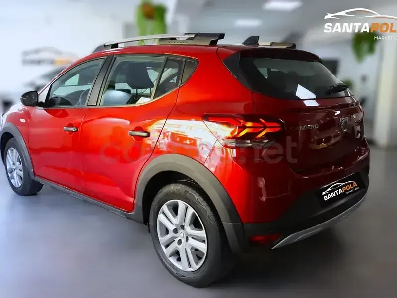 Usado Dacia Sandero Essentiel 91 CV (66 kW) 2022 Rojo Berlina