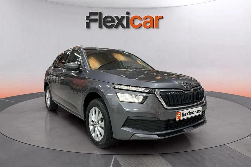 Usado Skoda Kamiq Active 111 CV (81 kW) 2022 Gris SUV