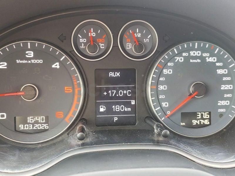 Usado Audi A3 Ambiente 105 CV (77 kW) 2011 Gris / plata Utilitario