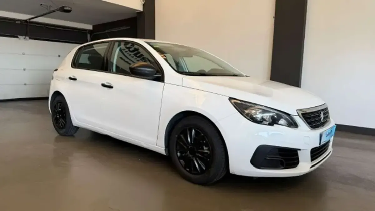 Usado Peugeot 308 Access 99 CV (72 kW) 2018 Blanco Utilitario