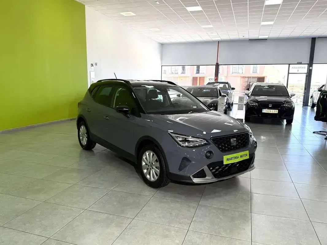Usado Seat Arona Style 116 CV (85 kW) 2025 Gris SUV
