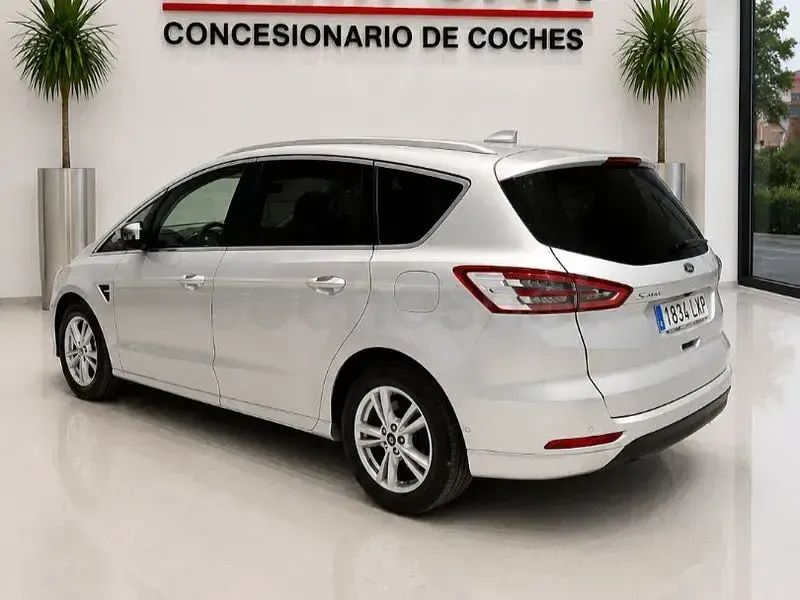 Usado Ford S-MAX Titanium 150 CV (110 kW) 2022 Gris / plata Monovolumen