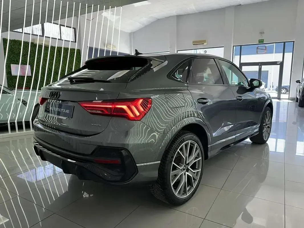 Usado Audi Q3 Ambiente 200 CV (147 kW) 2022 Gris SUV