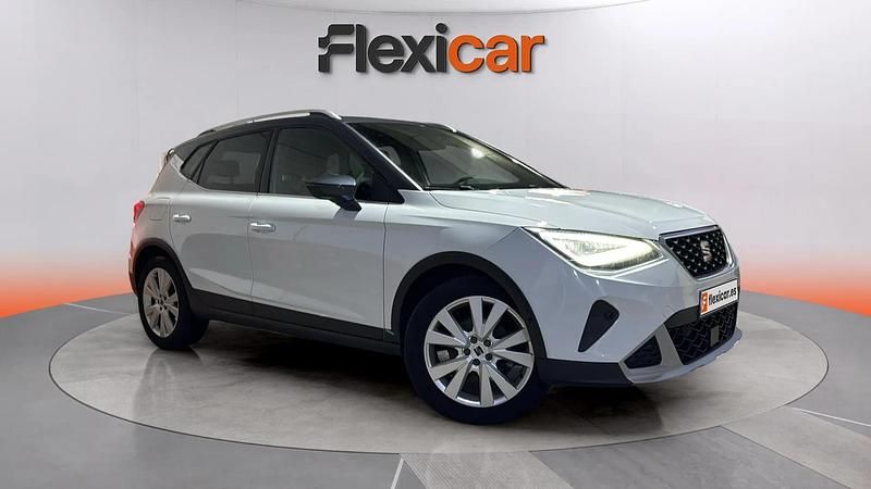 Usado Seat Arona Xperience 110 CV (80 kW) 2022 Blanco SUV