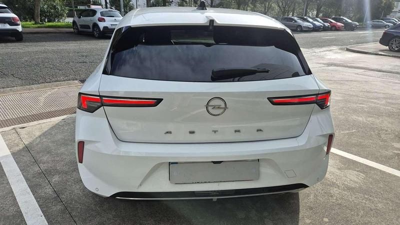 Usado Opel Astra Elegance 131 CV (96 kW) 2023 Blanco Utilitario