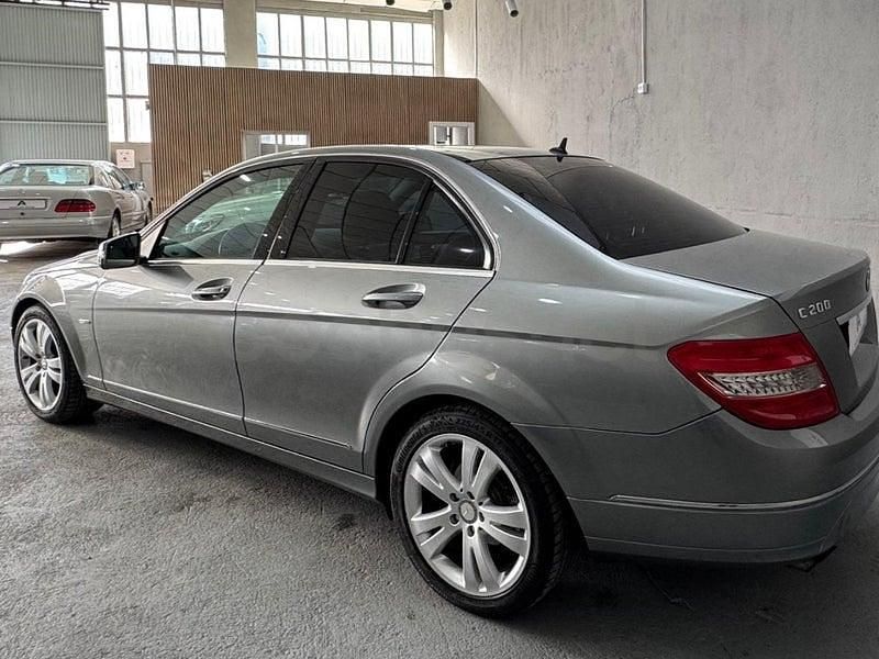 Usado Mercedes C200 Avantgarde 136 CV (100 kW) 2011 Gris / plata Berlina