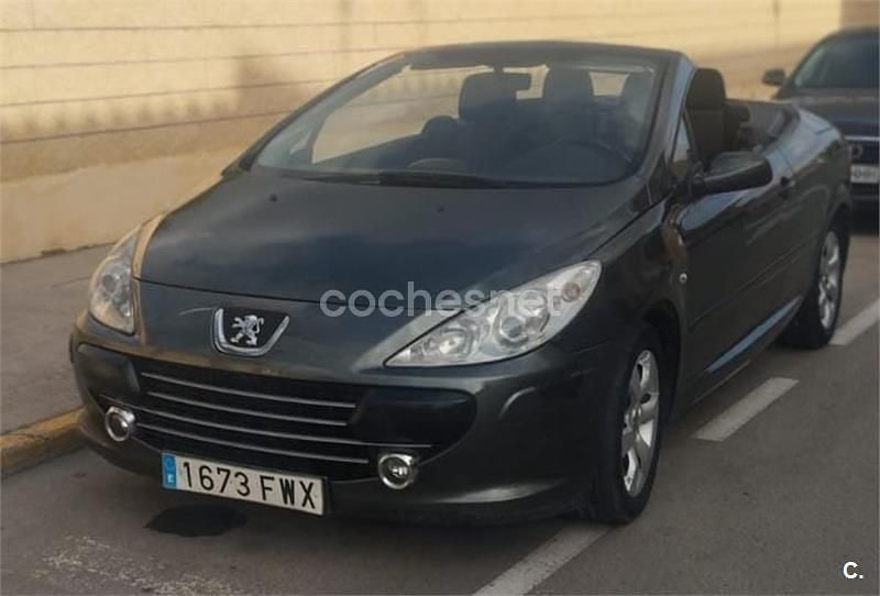 Usado Peugeot 307 CC 110 CV (80 kW) 2007 Verde Descapotable