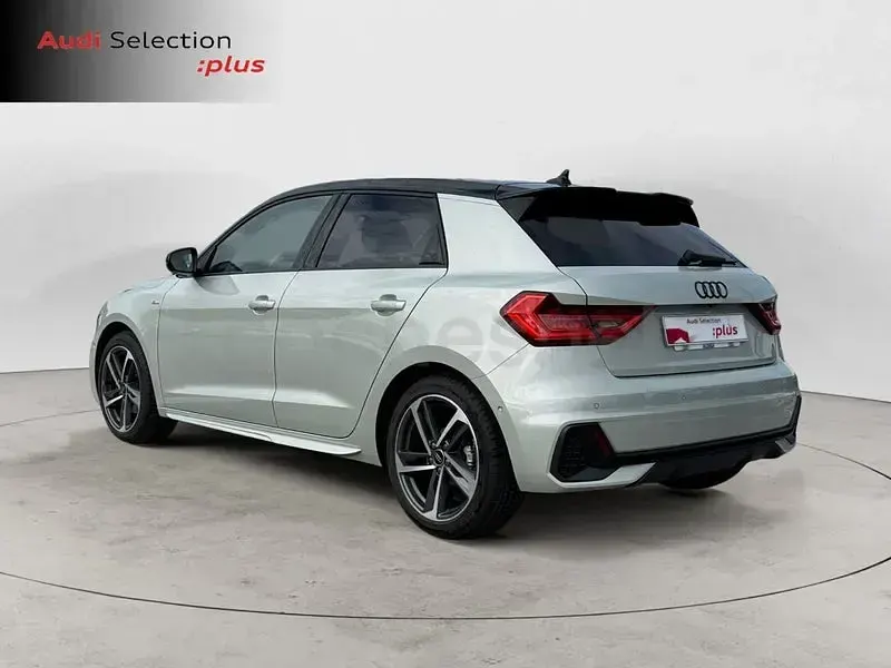 Usado Audi A1 Sportback Black Edition 110 CV (80 kW) 2024 Gris / plata Utilitario