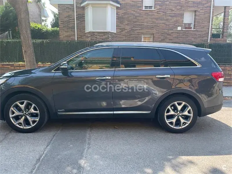 Usado Kia Sorento 200 CV (147 kW) 2016 Gris / plata SUV