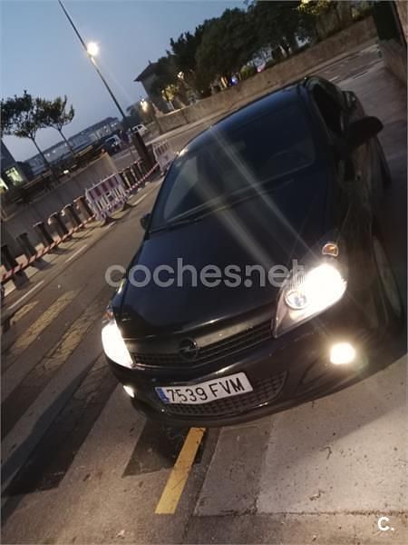 Negro Usado 2015 Opel Astra GTC Sportive Berlina | 5200 € (Buen precio) - Imagen 1/3
