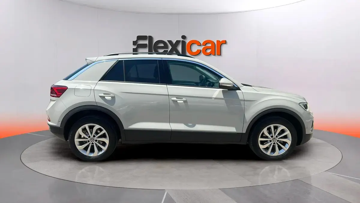 Usado VW T-Roc Life 150 CV (110 kW) 2023 Gris SUV