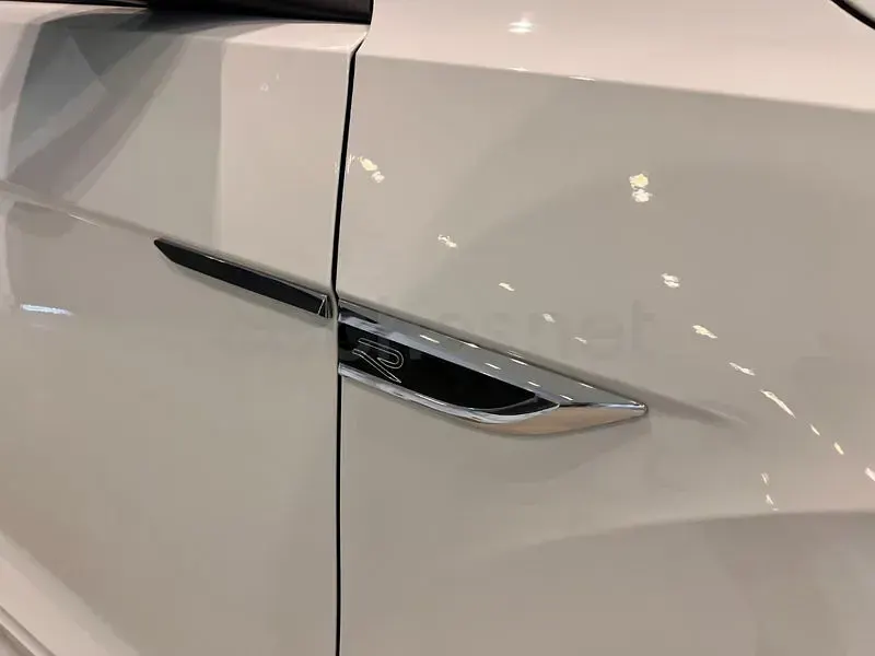 Usado VW T-Roc R-line 150 CV (110 kW) 2024 Blanco SUV