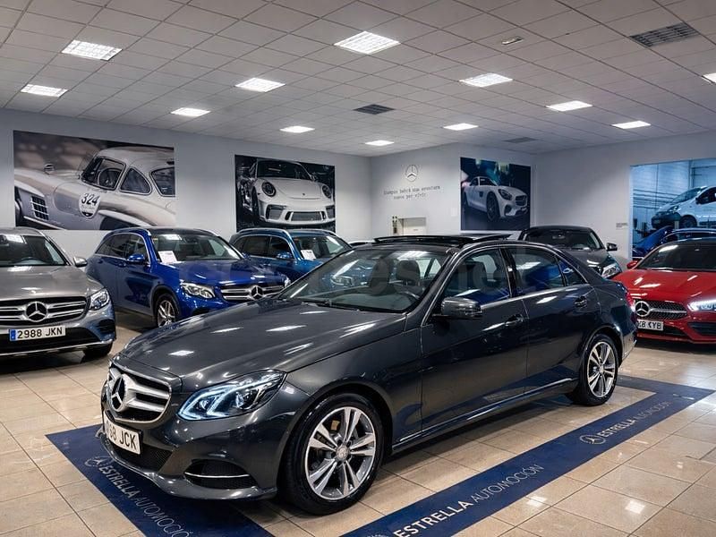 Usado Mercedes E220 Avantgarde 170 CV (125 kW) 2014 Gris / plata Berlina